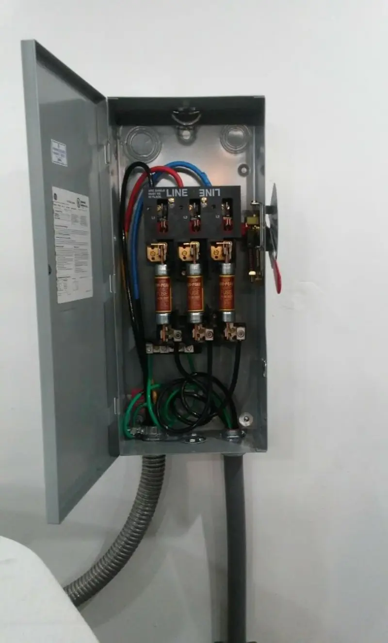 Three-phase disconnect switch installed for Smoke Detector Installation in Midlothian